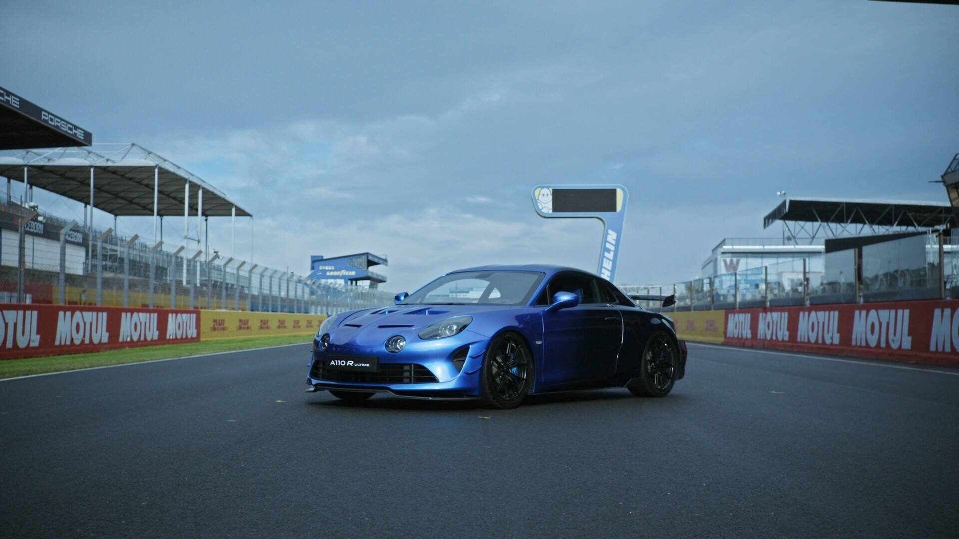 Alpine A110 na Nürburgringu ob boku največjih