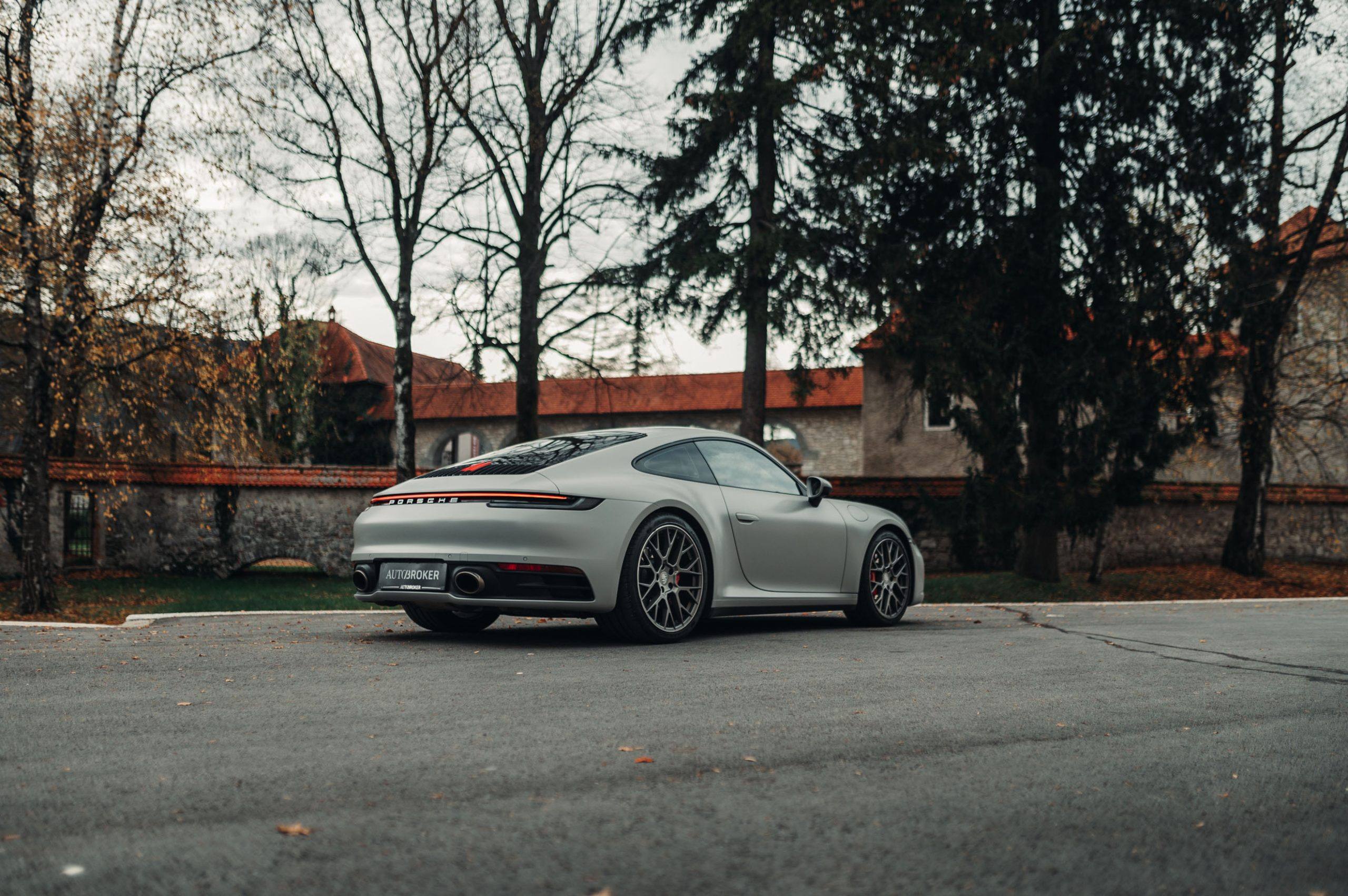 Porsche se nagiba nazaj k bencinskim motorjem