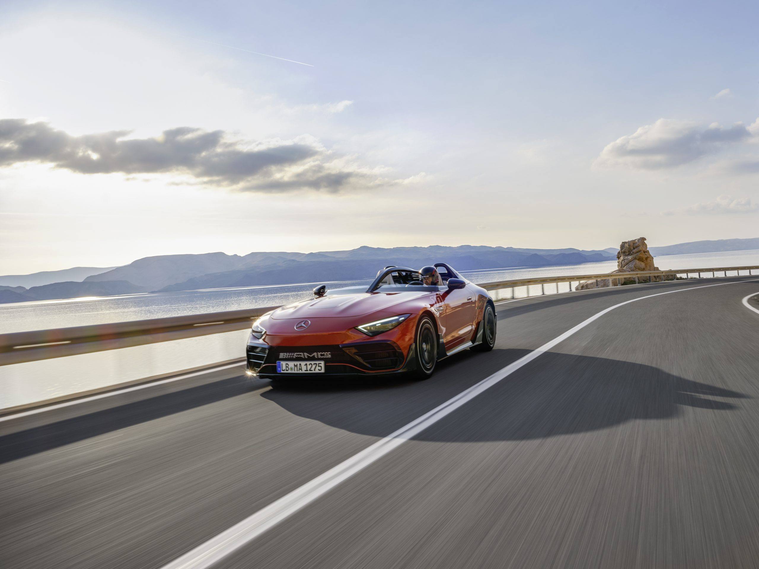 Mercedes-AMG predstavil fuzijo modela SL in AMG ONE