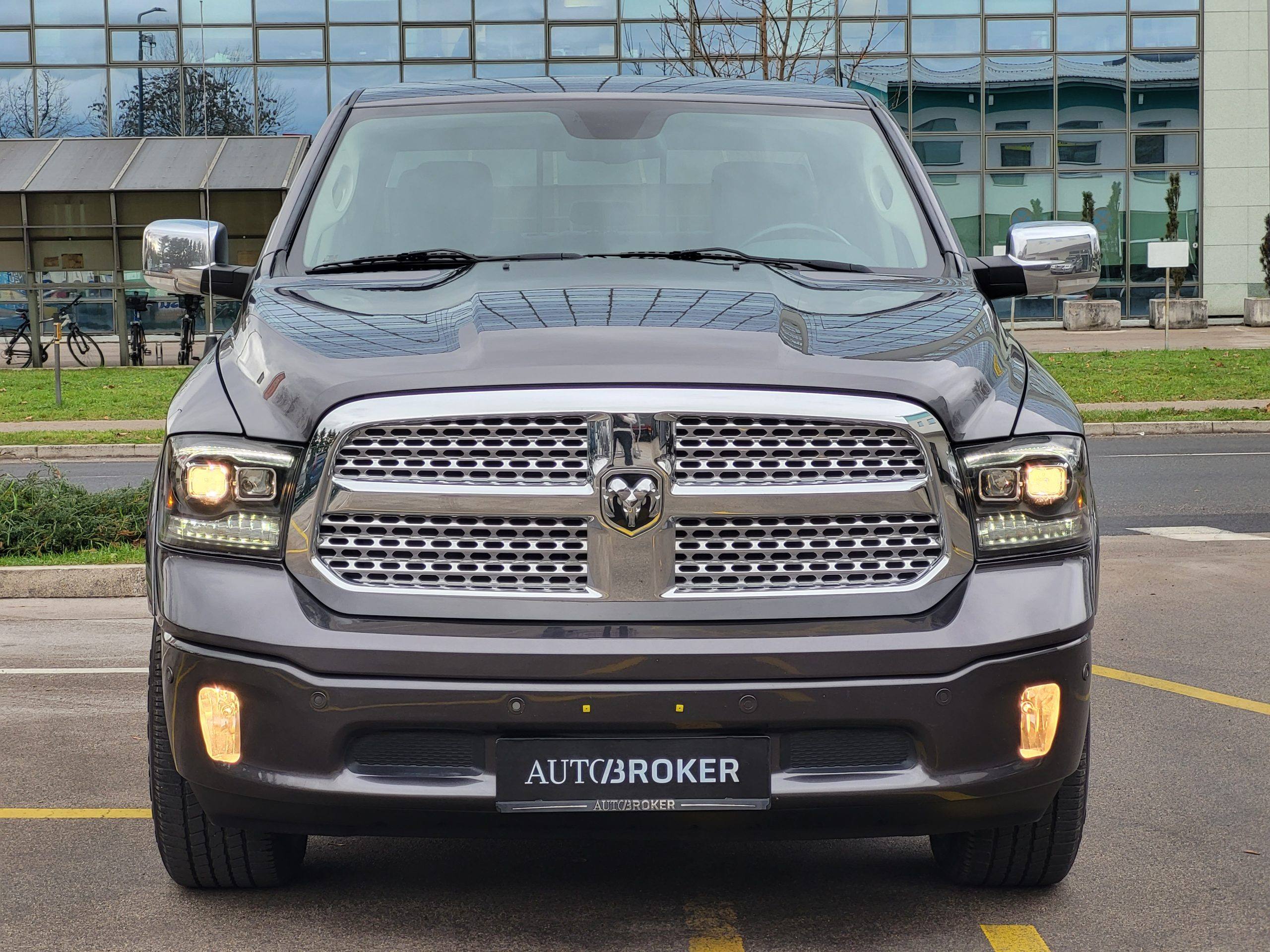 Dodge in RAM obujata osemvaljne motorje