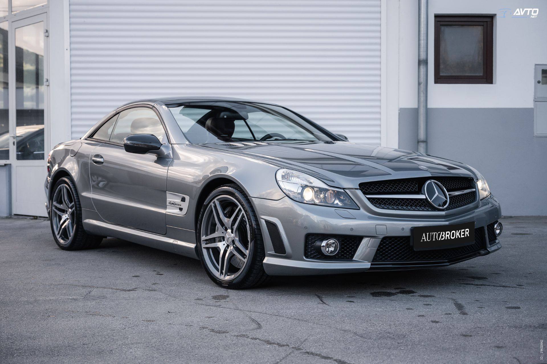 Mercedes-Benz SL: Ikona prestiža in hitrosti