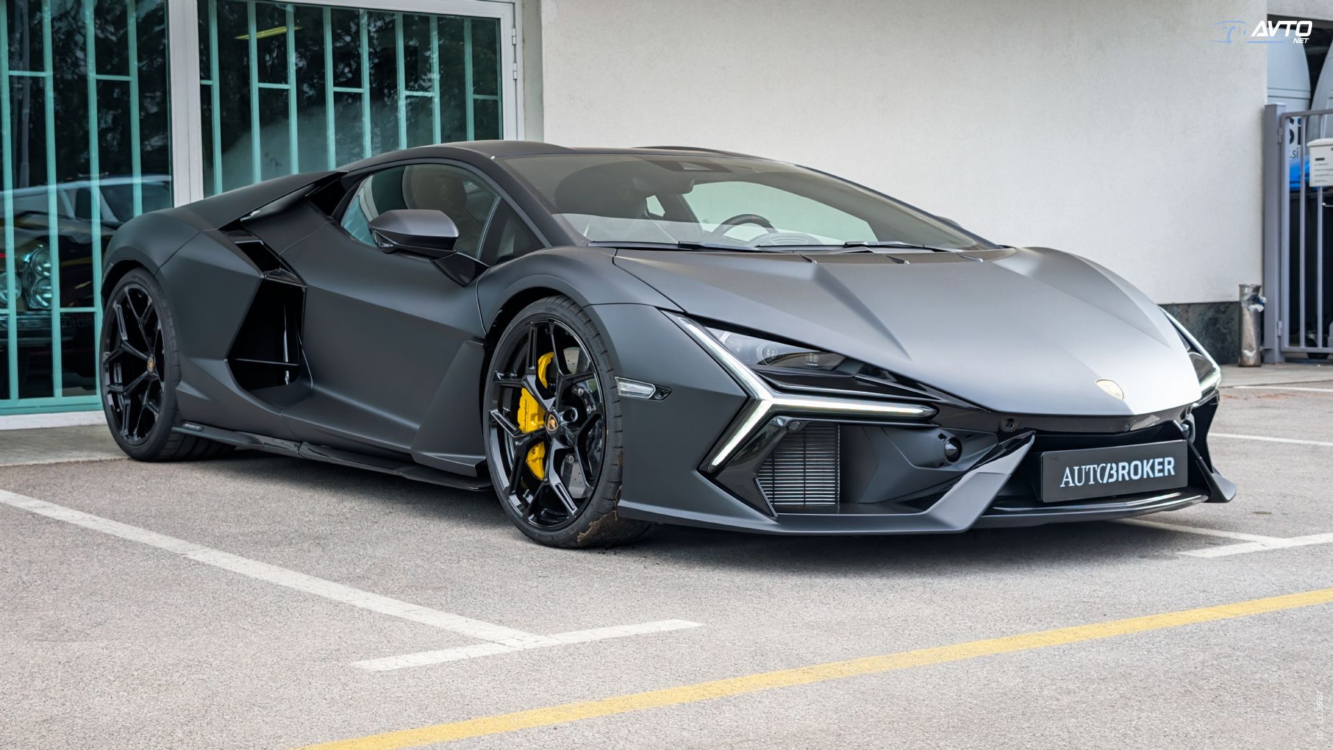 Lamborghini Revuelto